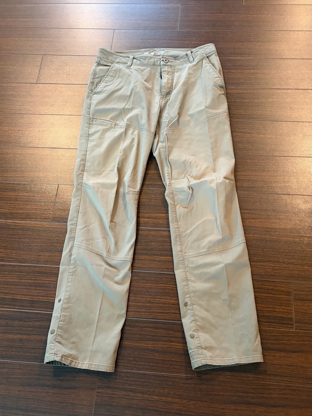 Mountain Hardwear Men's Cargo Pants in Khaki